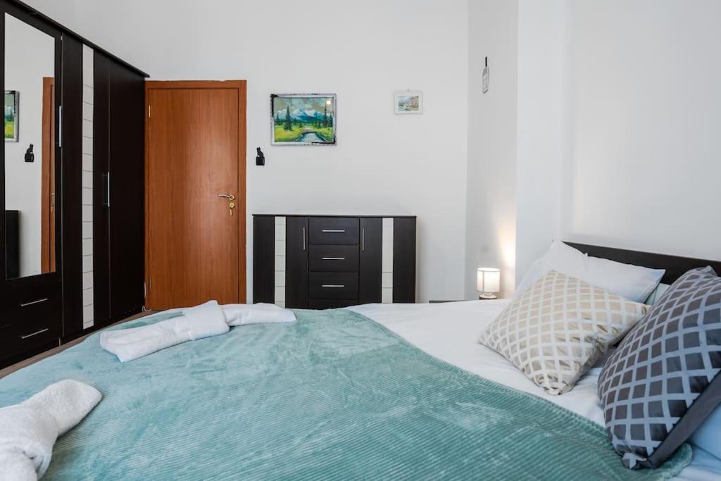 Spacious 3Bd Central Apartment Sofia Exterior photo